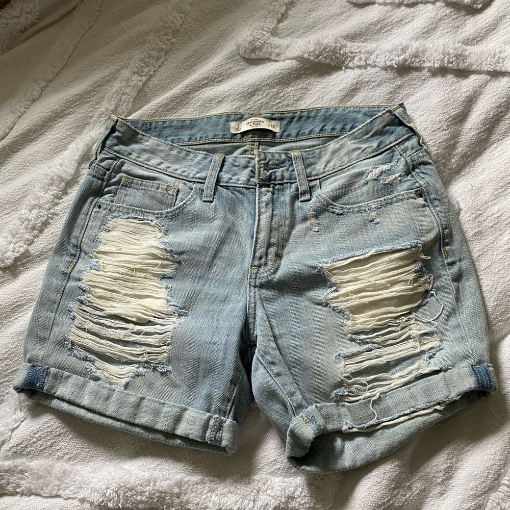 Abercrombie mid thigh shorts